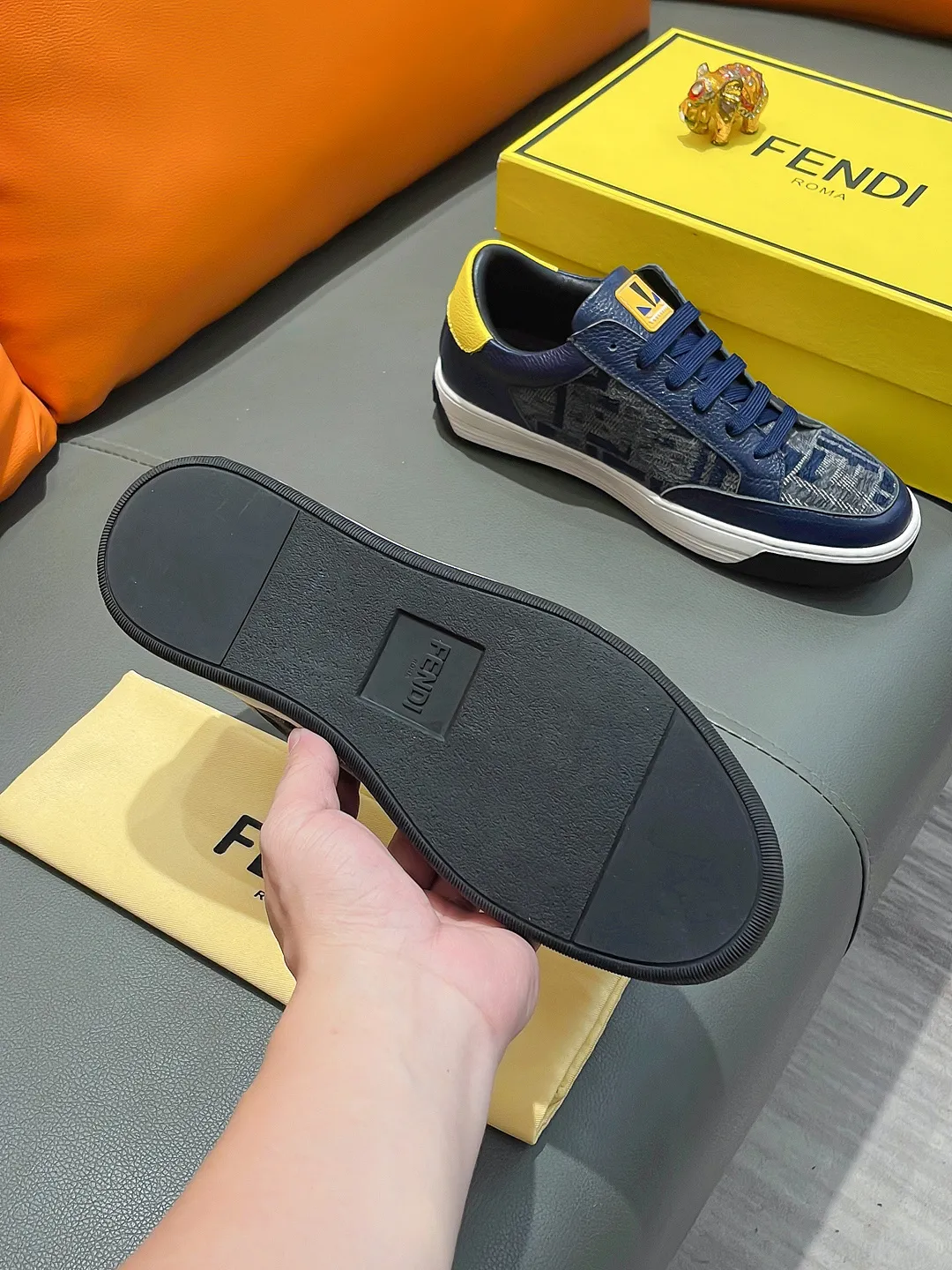 Men's shoes FENDI "Fendi" P400 Regular size: 38-44 (casual shoes) Product materials: Selected cowhide upper, soft sheepskin lining; original outsole.
